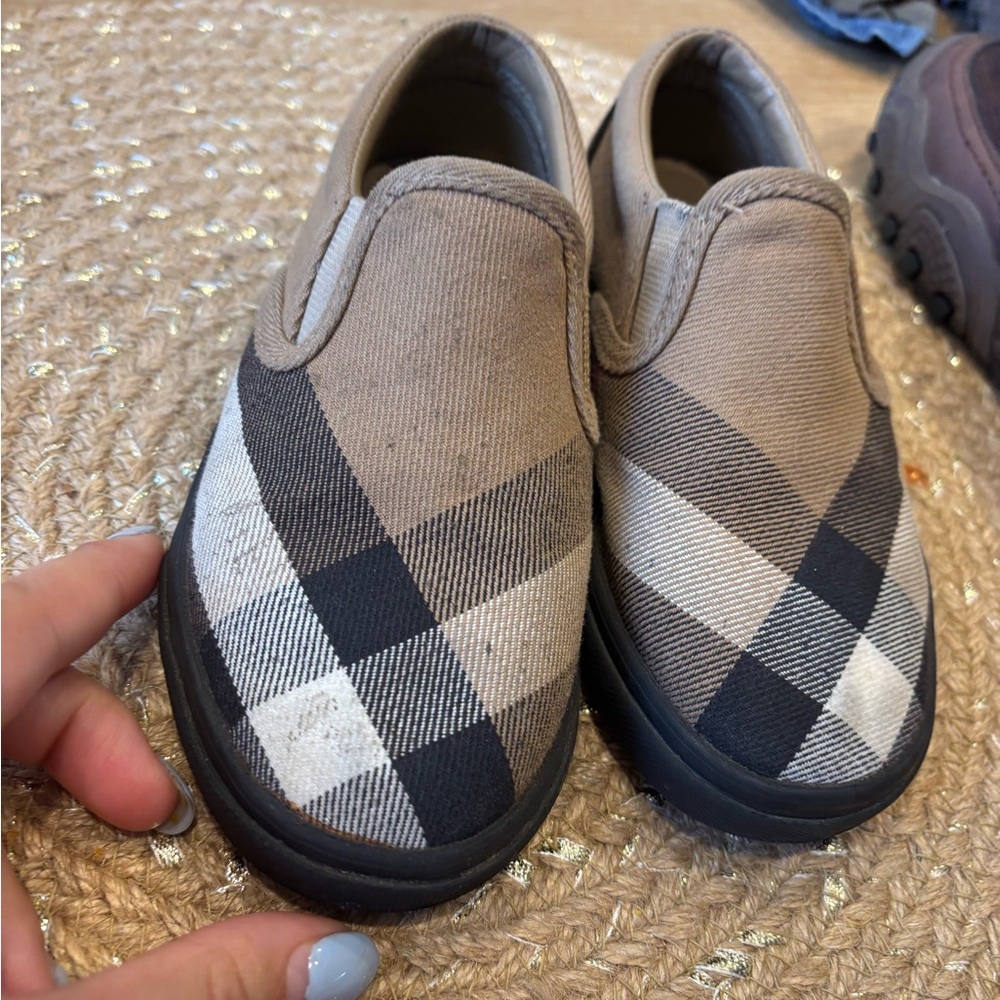 Burberry Tan and Black Dress Shoes Elegant Design